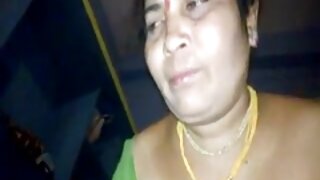 ಸ್ಲಟ್ಟಿ ಇಂಡಿಯನ್ MILF ಹಾರ್ಡ್ ಡಬಲ್ ಟೀಮ್ ಆಕ್ರಮಣವನ್ನು ಪ್ರಸ್ತುತಪಡಿಸಿತು